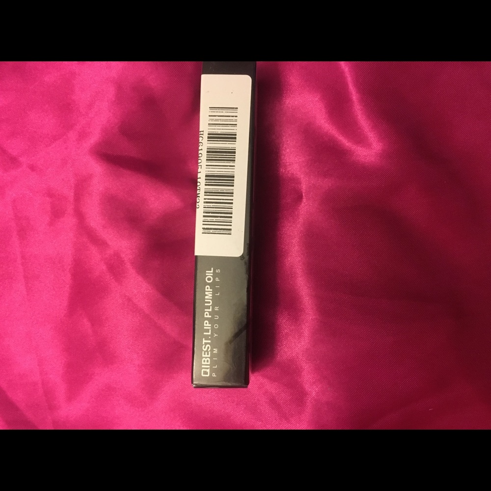 Plumping lip oil